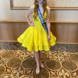 IEENA for Mac Duggal Sz 2 v-neck sleeveless fit and flair cocktail dress yellow.